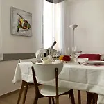 Temporary House De' Giudei * ボローニャ